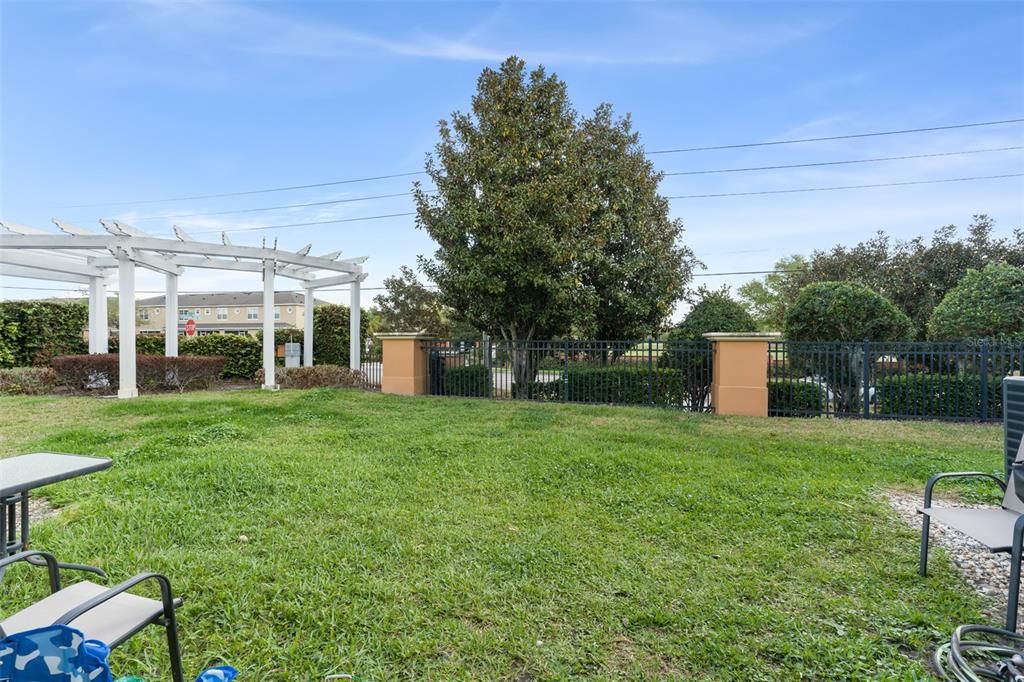 Activo con contrato: $359,900 (3 camas, 2 baños, 1590 Pies cuadrados)