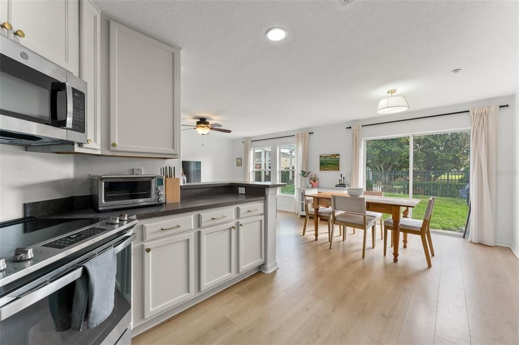 Activo con contrato: $359,900 (3 camas, 2 baños, 1590 Pies cuadrados)