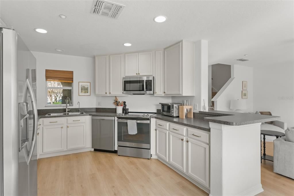 Activo con contrato: $359,900 (3 camas, 2 baños, 1590 Pies cuadrados)