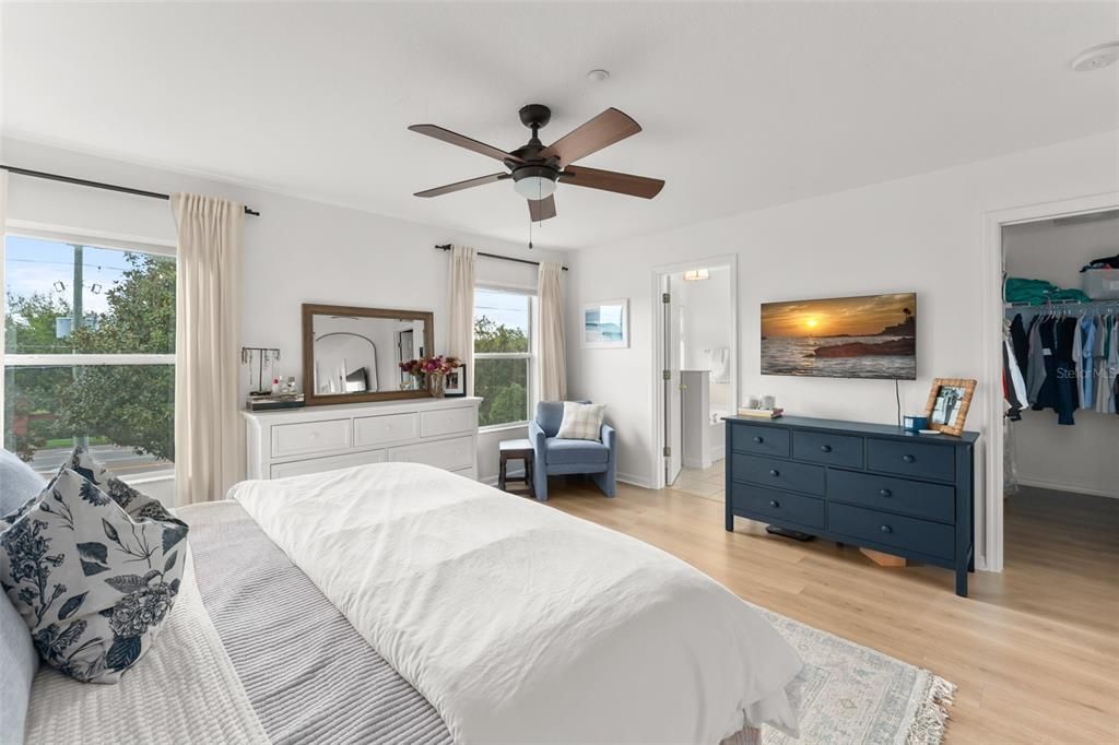 Activo con contrato: $359,900 (3 camas, 2 baños, 1590 Pies cuadrados)