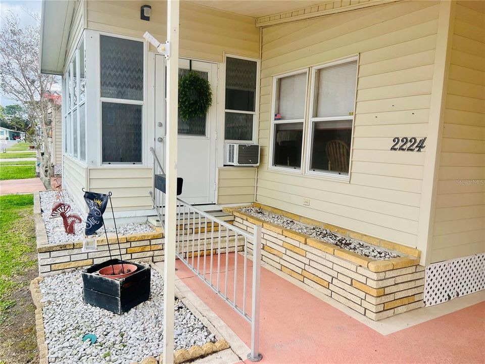 For Sale: $144,900 (2 beds, 2 baths, 959 Square Feet)