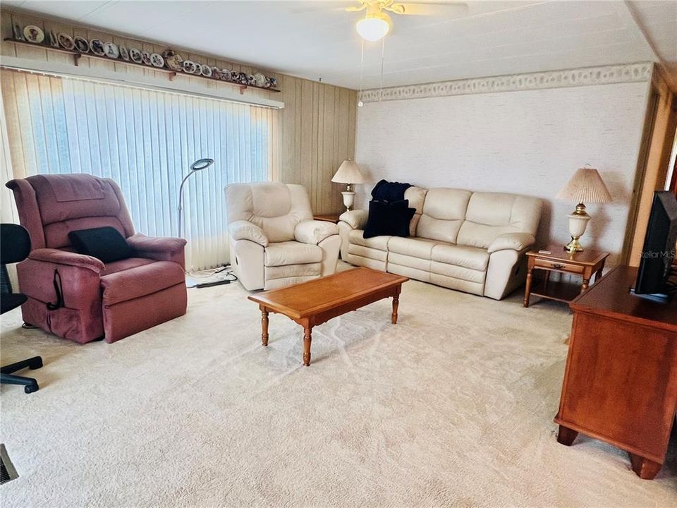 For Sale: $144,900 (2 beds, 2 baths, 959 Square Feet)