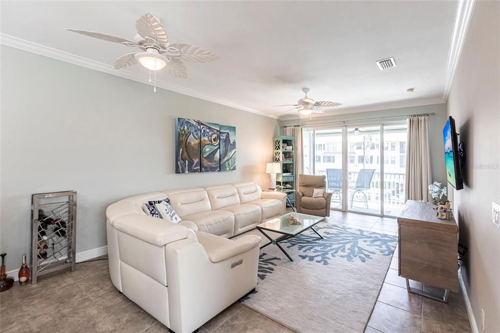 На продажу: $320,000 (3 спален, 2 ванн, 1517 Квадратных фут)