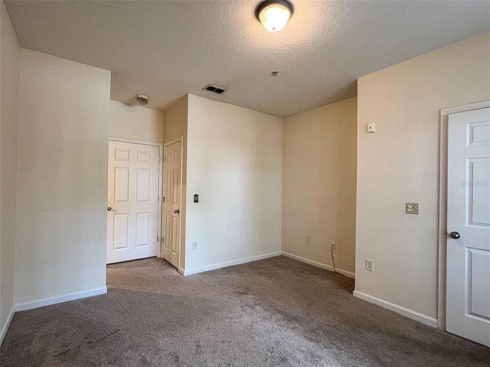 Active With Contract: $169,900 (2 beds, 2 baths, 1048 Square Feet)