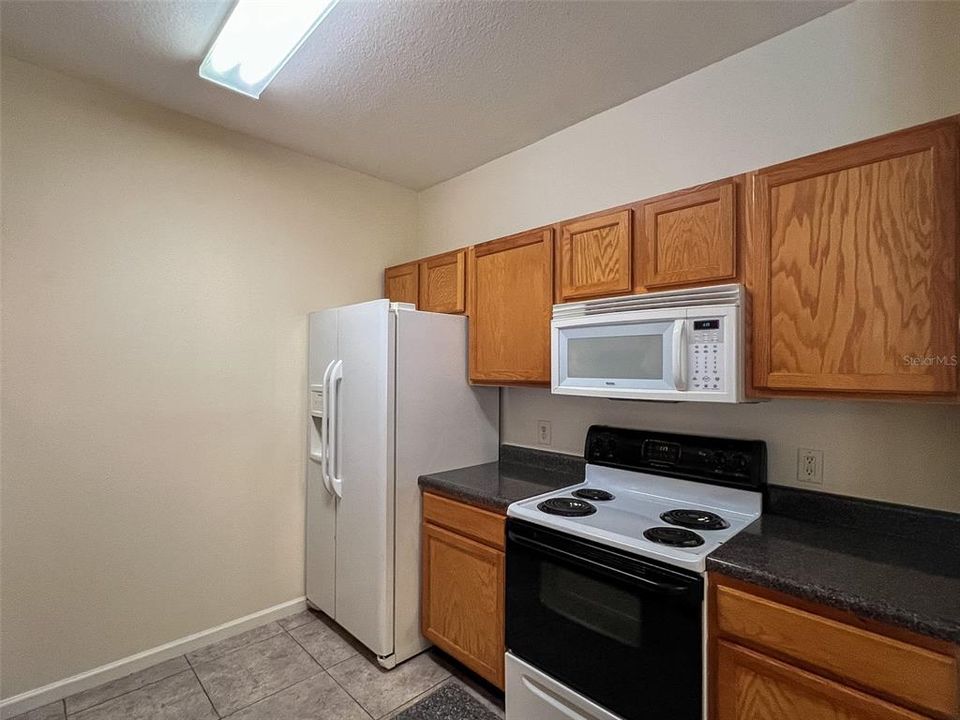 Active With Contract: $169,900 (2 beds, 2 baths, 1048 Square Feet)