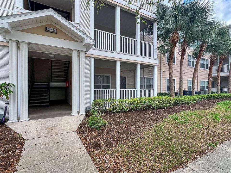 Active With Contract: $169,900 (2 beds, 2 baths, 1048 Square Feet)