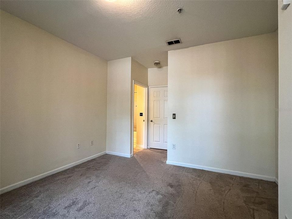 Active With Contract: $169,900 (2 beds, 2 baths, 1048 Square Feet)
