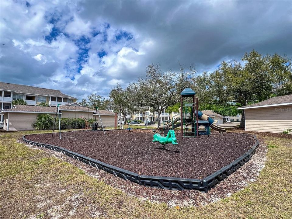 Active With Contract: $169,900 (2 beds, 2 baths, 1048 Square Feet)