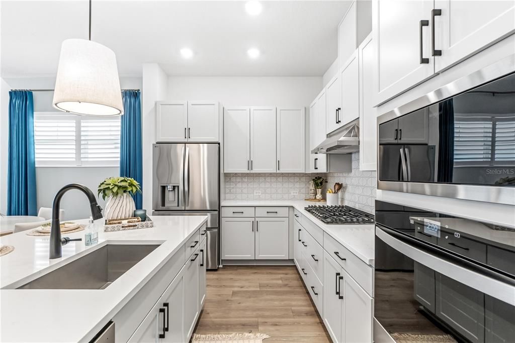 Activo con contrato: $679,000 (3 camas, 2 baños, 2218 Pies cuadrados)