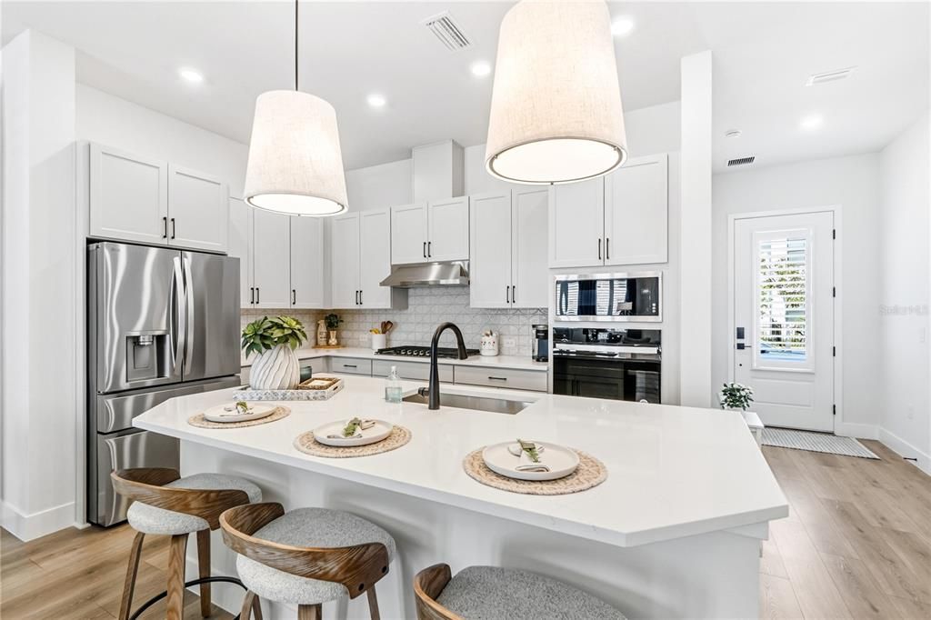 Activo con contrato: $679,000 (3 camas, 2 baños, 2218 Pies cuadrados)
