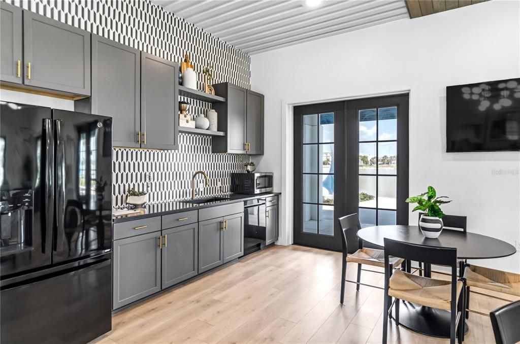 Activo con contrato: $679,000 (3 camas, 2 baños, 2218 Pies cuadrados)