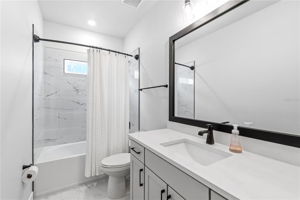 Activo con contrato: $679,000 (3 camas, 2 baños, 2218 Pies cuadrados)