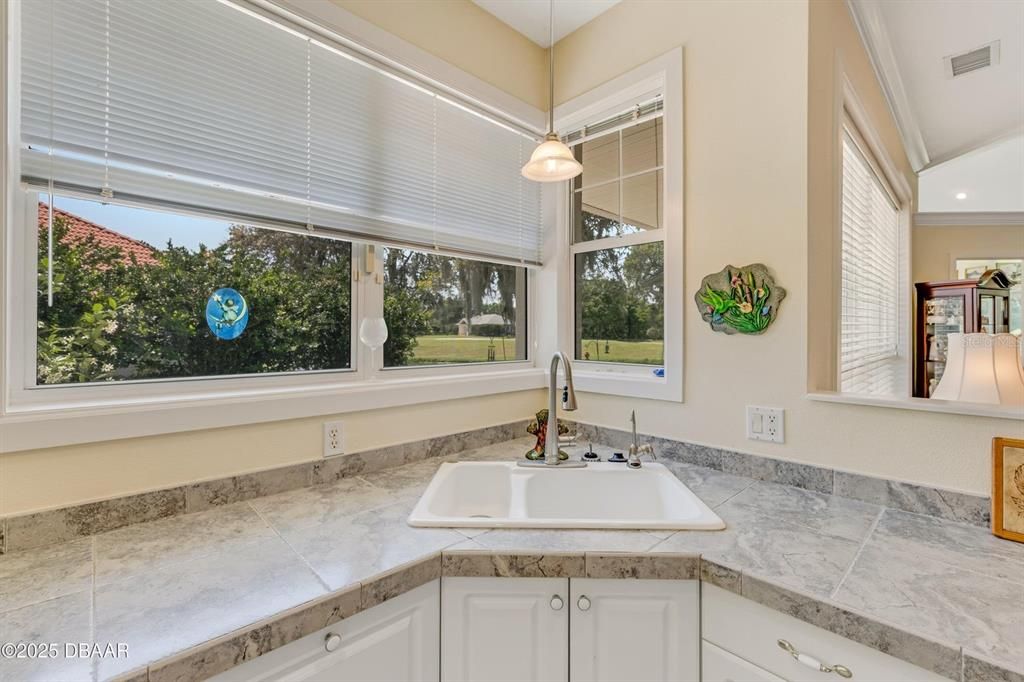 En Venta: $795,000 (3 camas, 2 baños, 3041 Pies cuadrados)