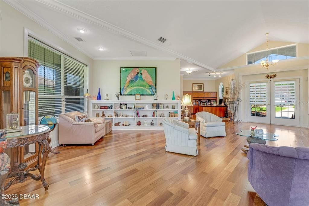 En Venta: $795,000 (3 camas, 2 baños, 3041 Pies cuadrados)