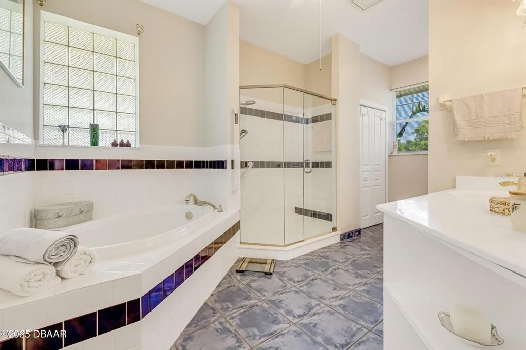 En Venta: $795,000 (3 camas, 2 baños, 3041 Pies cuadrados)