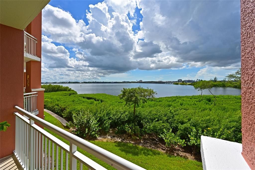 For Sale: $449,900 (2 beds, 2 baths, 1758 Square Feet)