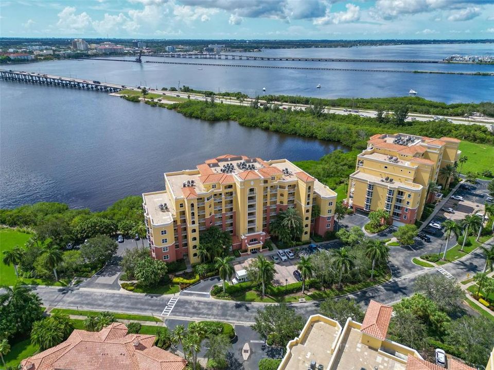 For Sale: $449,900 (2 beds, 2 baths, 1758 Square Feet)