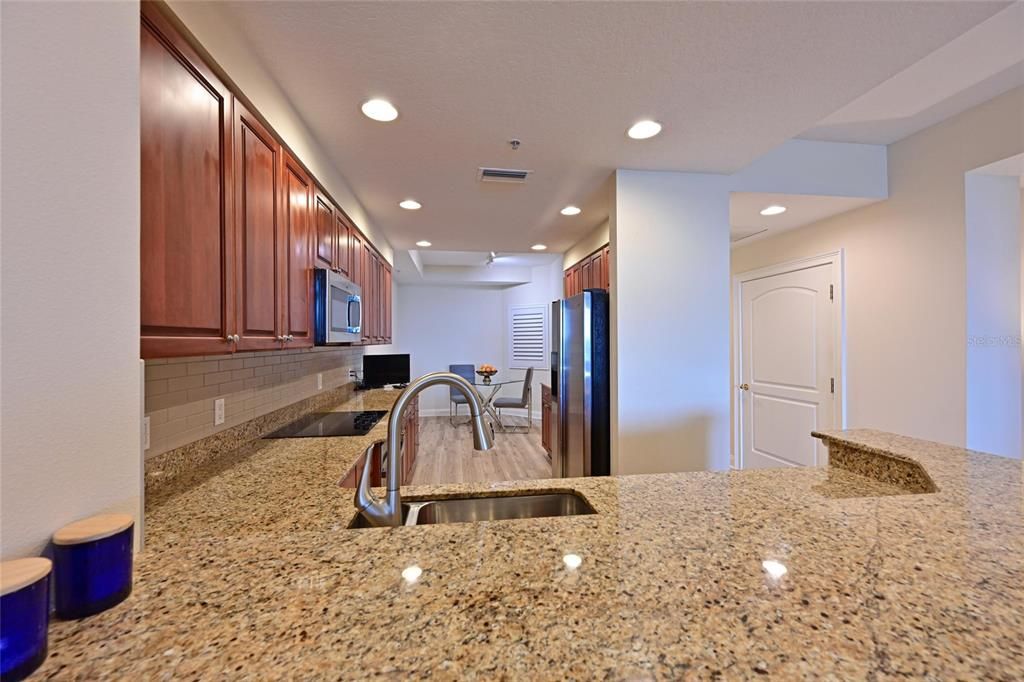 For Sale: $449,900 (2 beds, 2 baths, 1758 Square Feet)