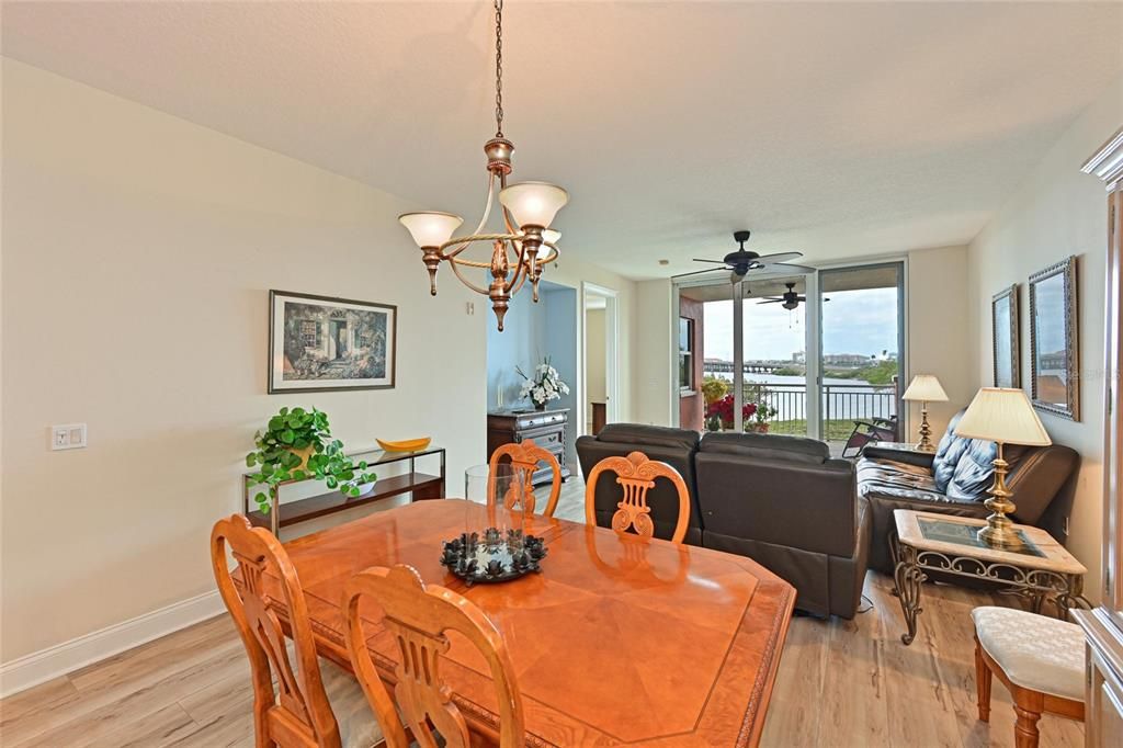 For Sale: $449,900 (2 beds, 2 baths, 1758 Square Feet)
