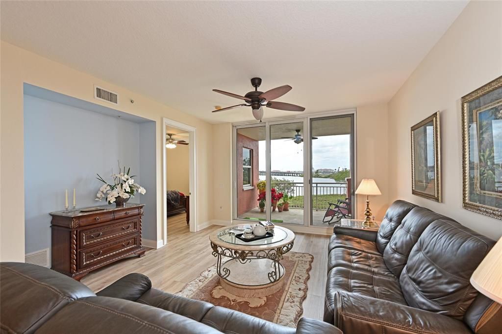 For Sale: $449,900 (2 beds, 2 baths, 1758 Square Feet)