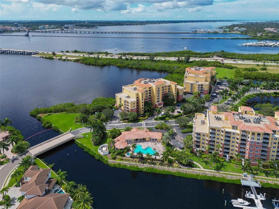 For Sale: $449,900 (2 beds, 2 baths, 1758 Square Feet)