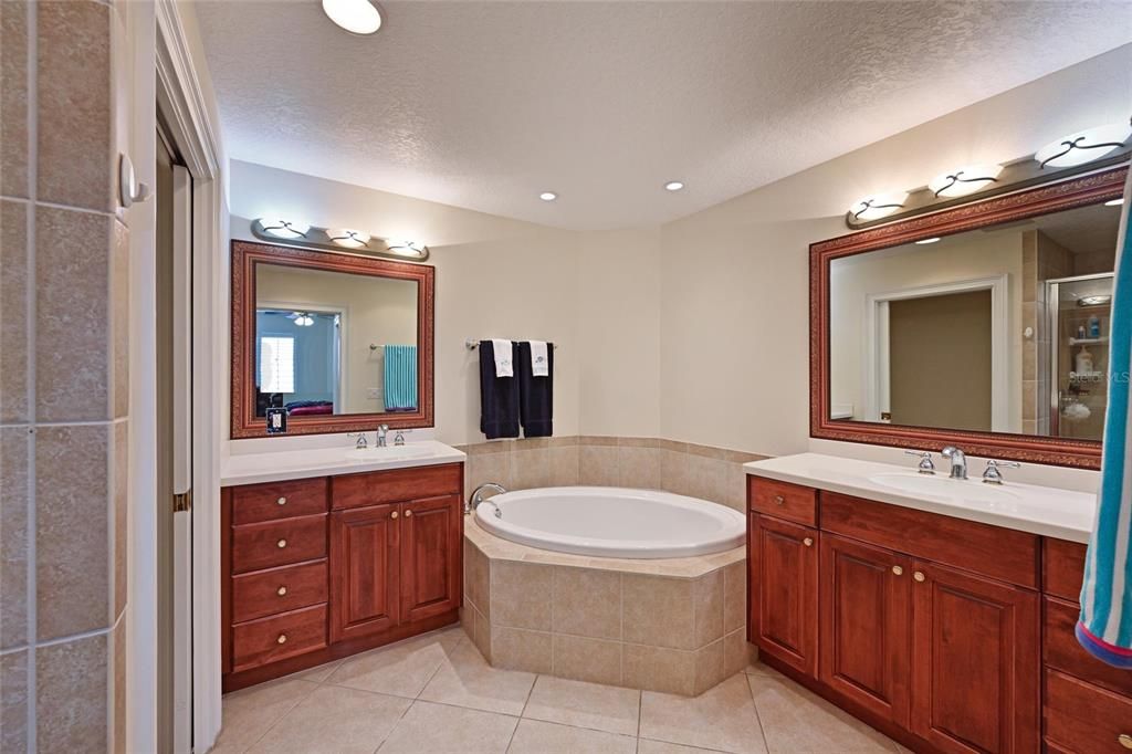 For Sale: $449,900 (2 beds, 2 baths, 1758 Square Feet)