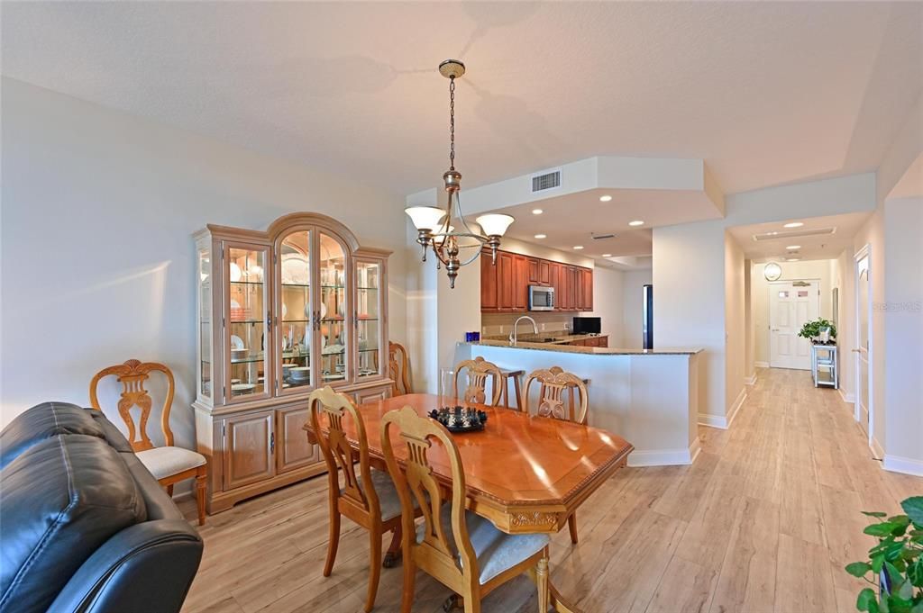 For Sale: $449,900 (2 beds, 2 baths, 1758 Square Feet)