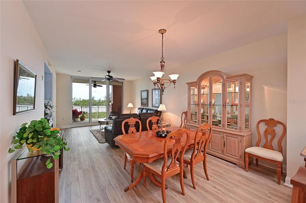 For Sale: $449,900 (2 beds, 2 baths, 1758 Square Feet)