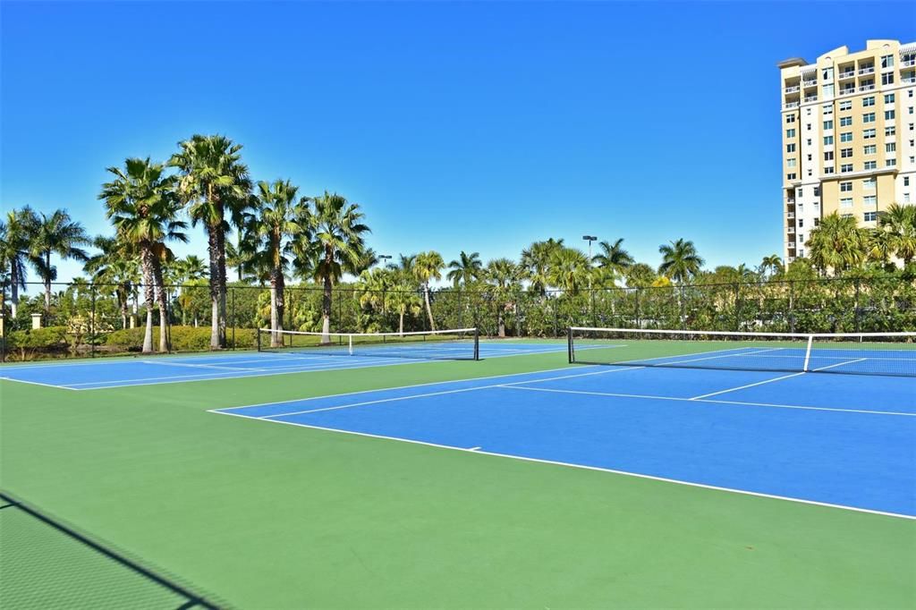 For Sale: $449,900 (2 beds, 2 baths, 1758 Square Feet)