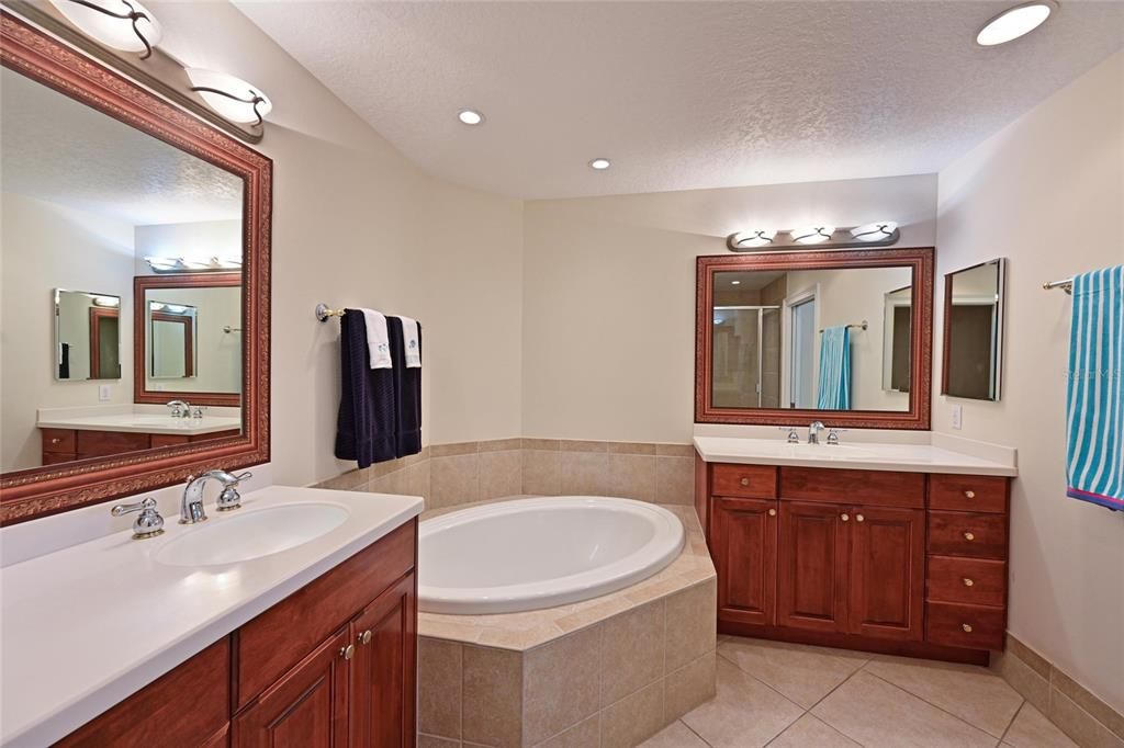 For Sale: $449,900 (2 beds, 2 baths, 1758 Square Feet)