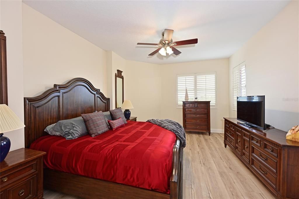 For Sale: $449,900 (2 beds, 2 baths, 1758 Square Feet)