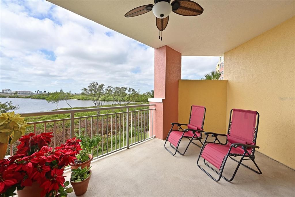For Sale: $449,900 (2 beds, 2 baths, 1758 Square Feet)
