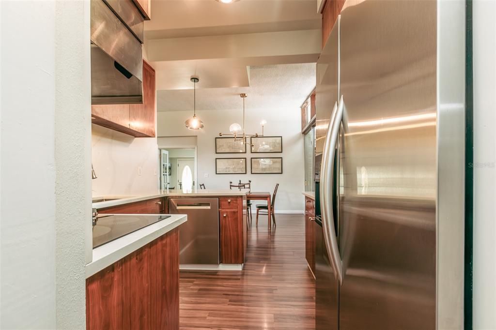 En Venta: $389,900 (3 camas, 2 baños, 2109 Pies cuadrados)