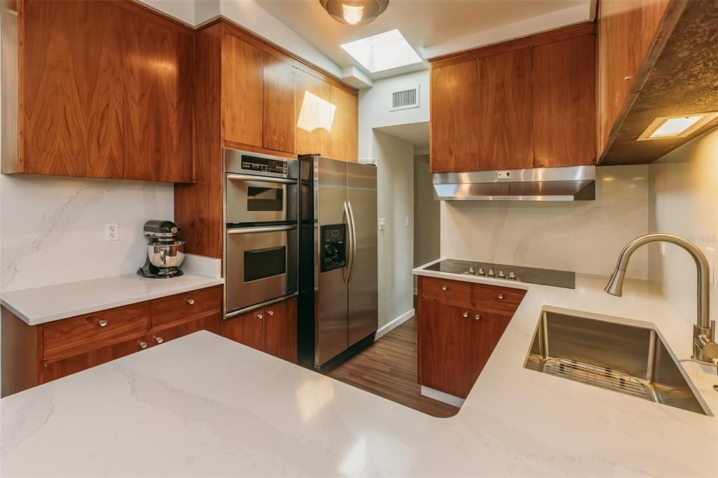 En Venta: $389,900 (3 camas, 2 baños, 2109 Pies cuadrados)