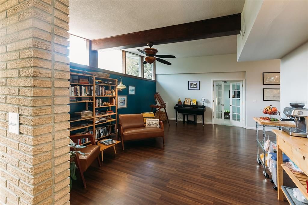 En Venta: $389,900 (3 camas, 2 baños, 2109 Pies cuadrados)