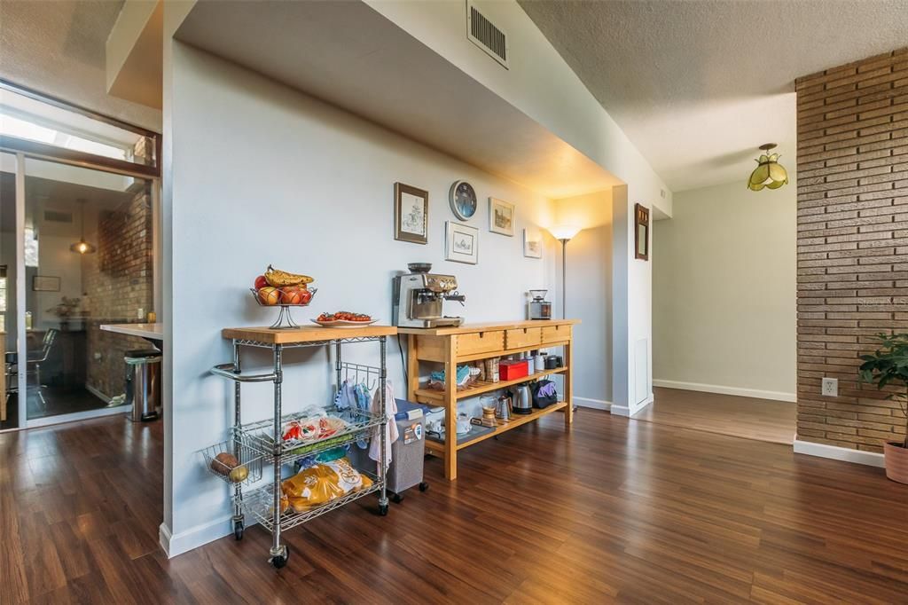 En Venta: $389,900 (3 camas, 2 baños, 2109 Pies cuadrados)