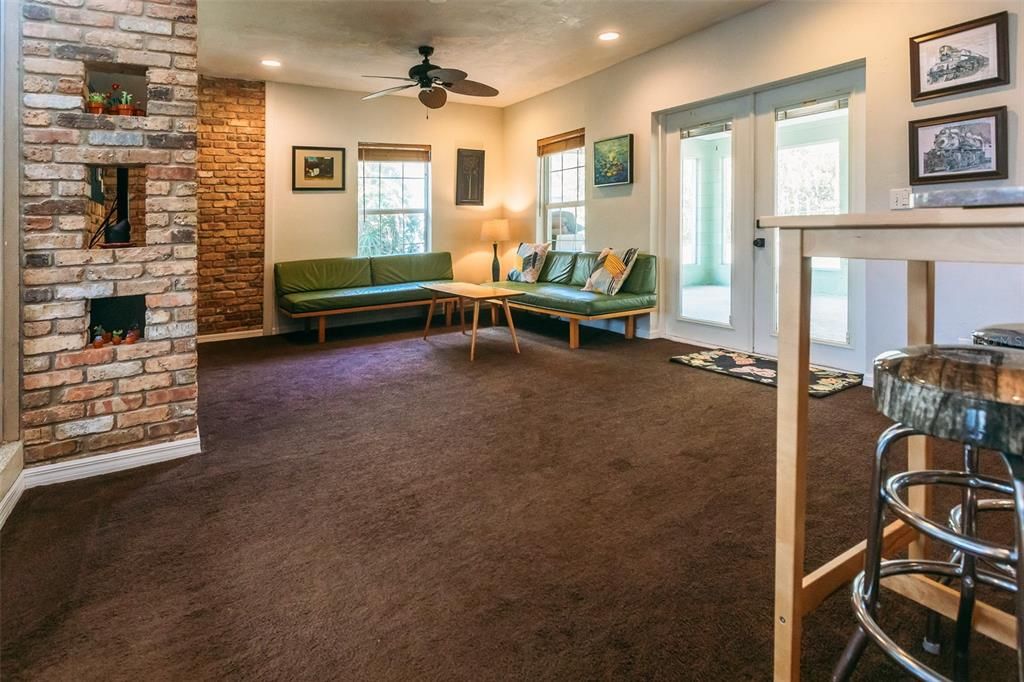 En Venta: $389,900 (3 camas, 2 baños, 2109 Pies cuadrados)