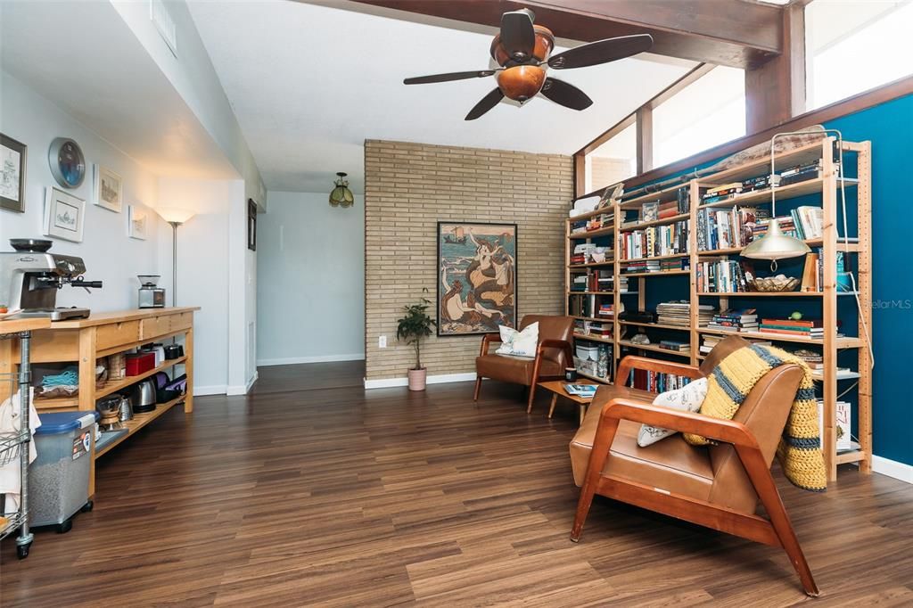 En Venta: $389,900 (3 camas, 2 baños, 2109 Pies cuadrados)