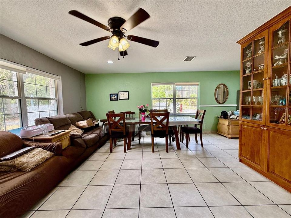 For Sale: $245,000 (3 beds, 2 baths, 1200 Square Feet)