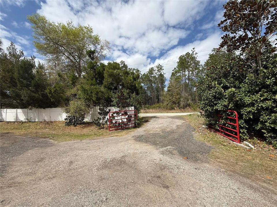 For Sale: $245,000 (3 beds, 2 baths, 1200 Square Feet)