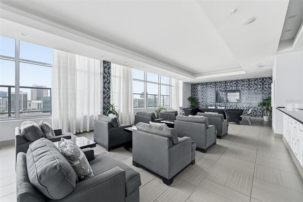 На продажу: $499,999 (2 спален, 2 ванн, 1765 Квадратных фут)