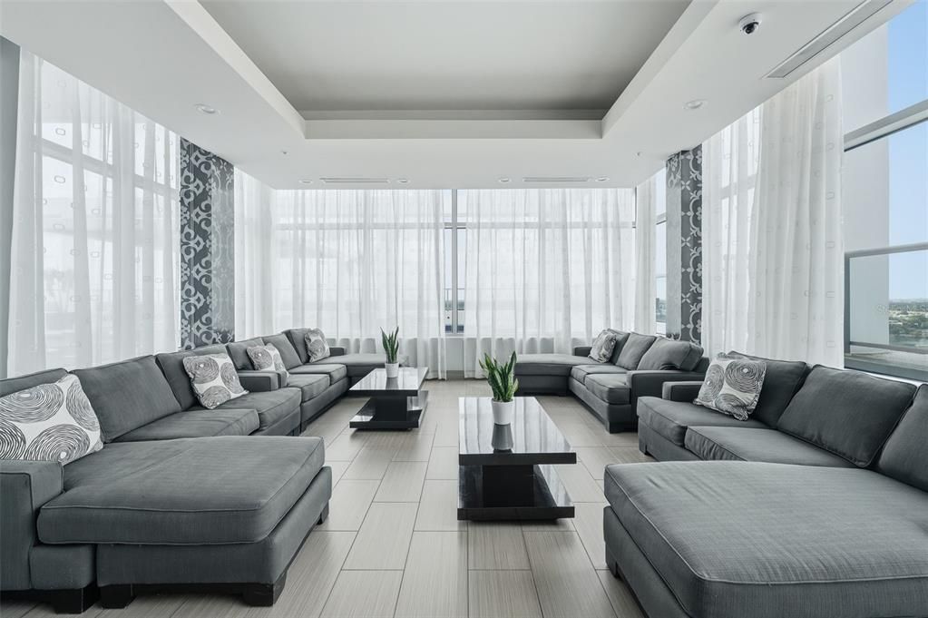 На продажу: $499,999 (2 спален, 2 ванн, 1765 Квадратных фут)
