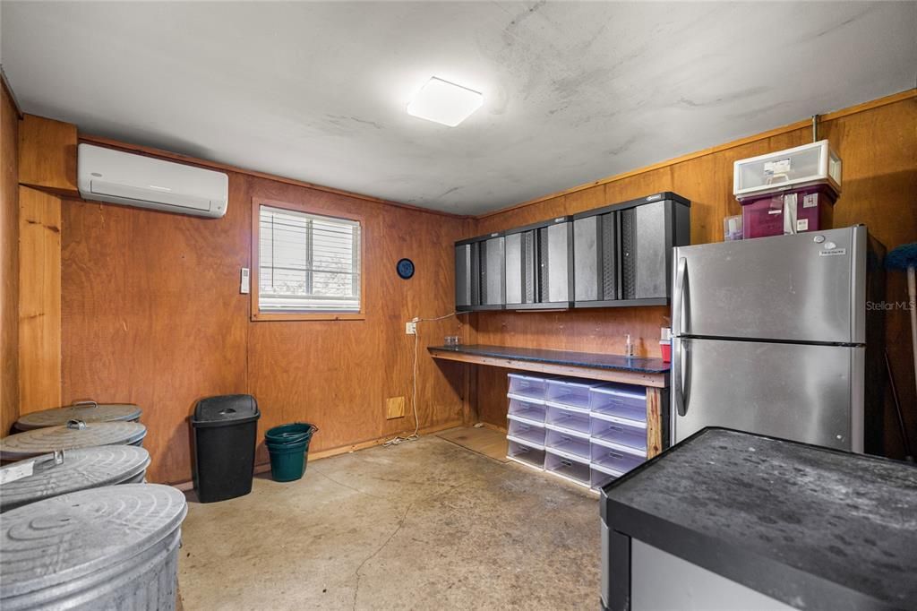 For Sale: $2,750,000 (2 beds, 1 baths, 885 Square Feet)