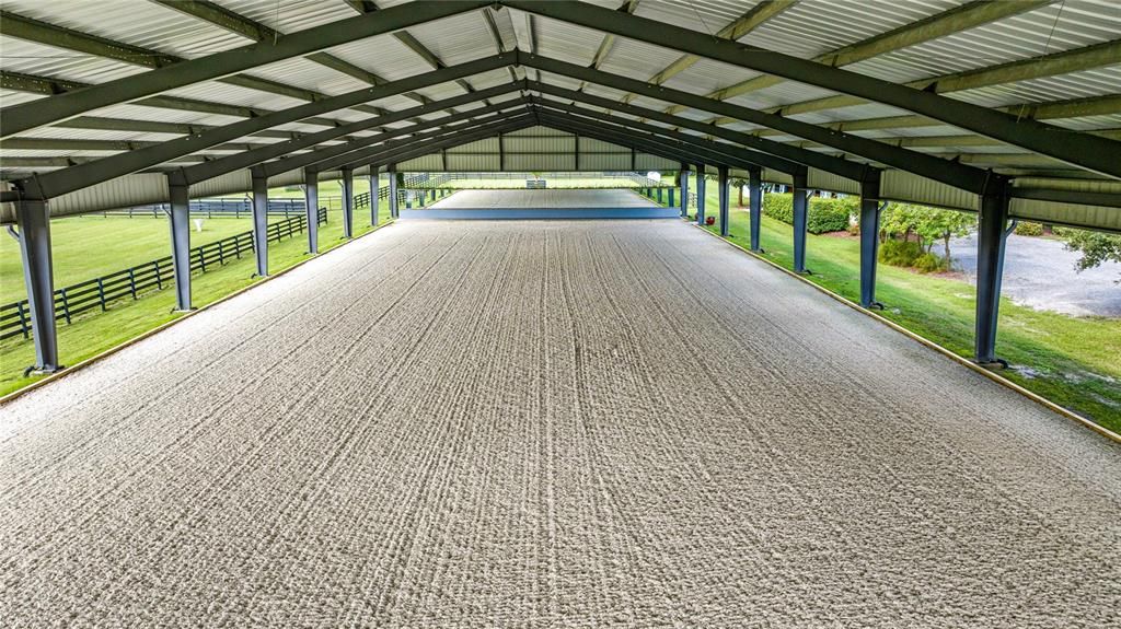 For Sale: $2,750,000 (2 beds, 1 baths, 885 Square Feet)