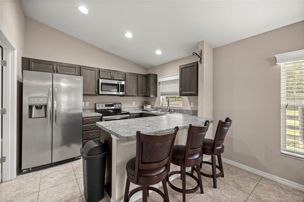 For Sale: $2,750,000 (2 beds, 1 baths, 885 Square Feet)