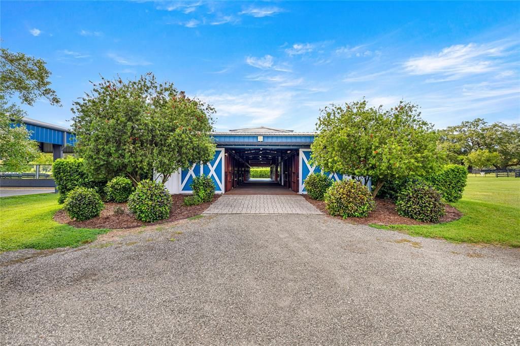 For Sale: $2,750,000 (2 beds, 1 baths, 885 Square Feet)