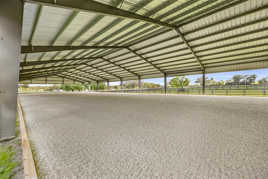 For Sale: $2,750,000 (2 beds, 1 baths, 885 Square Feet)