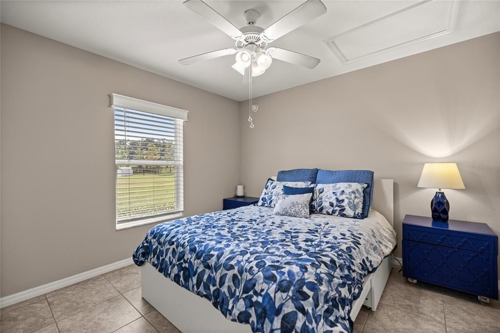 For Sale: $2,750,000 (2 beds, 1 baths, 885 Square Feet)