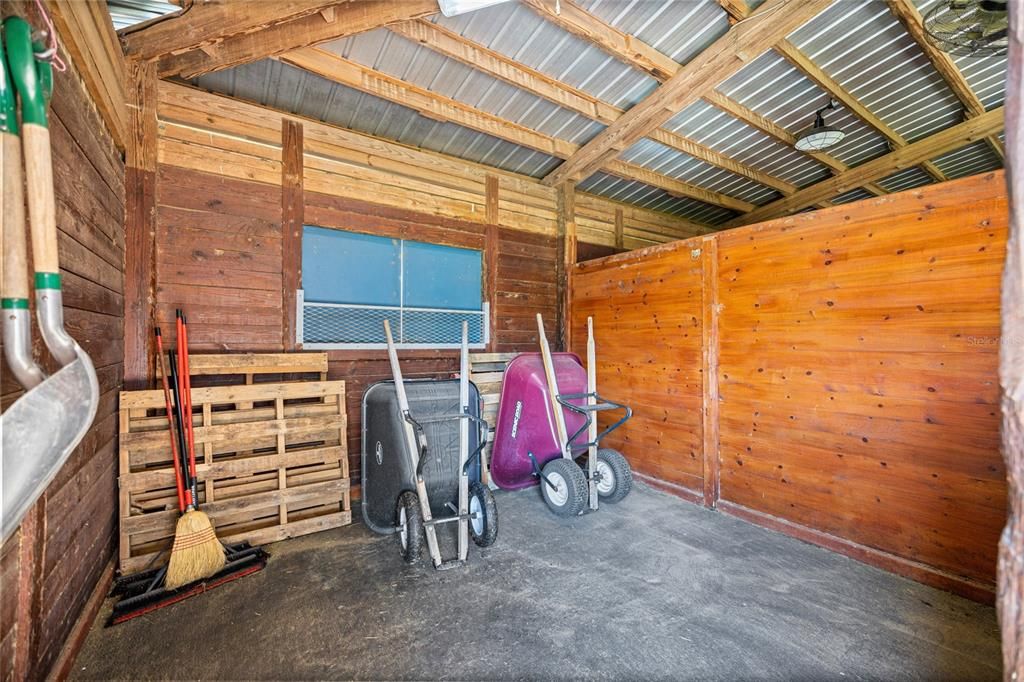 For Sale: $2,750,000 (2 beds, 1 baths, 885 Square Feet)