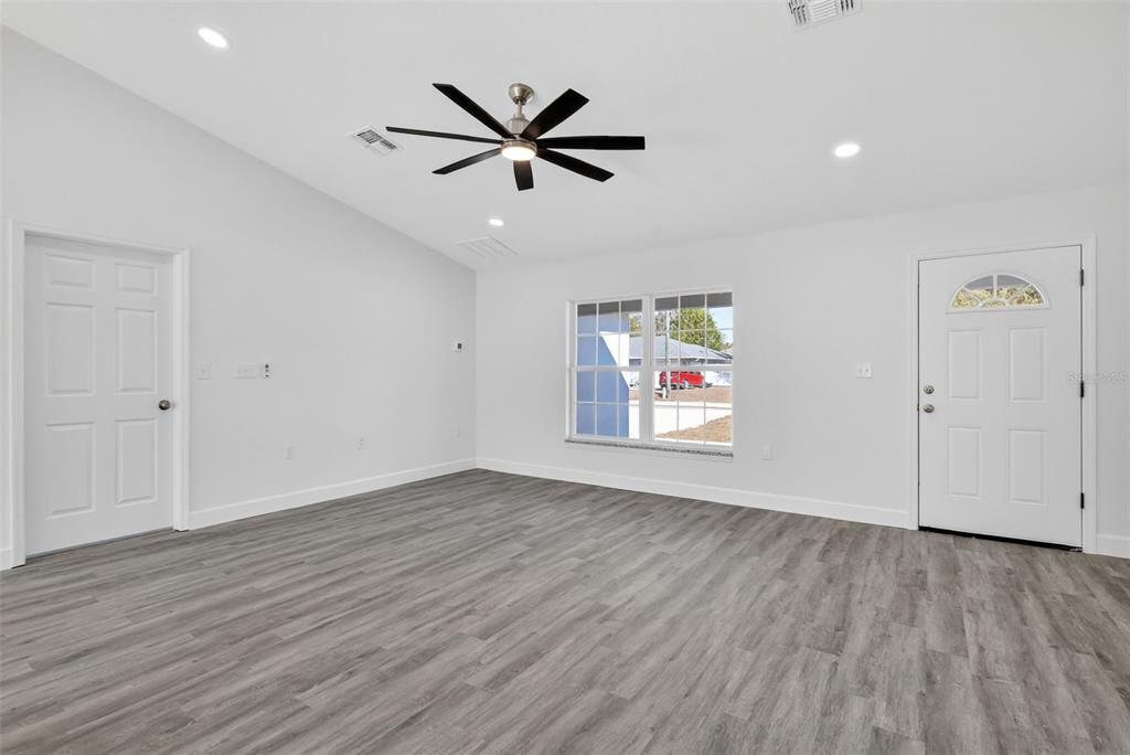Activo con contrato: $290,000 (3 camas, 2 baños, 1534 Pies cuadrados)
